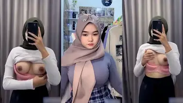 Bokep Jilbab Tiktoker Pamer Dada poster