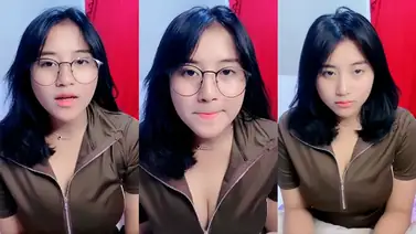 Cantik Kacamata Imut Live Crot poster