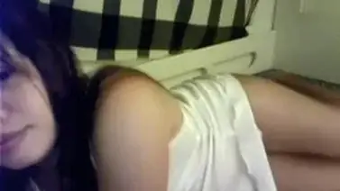 Dokumentasi Gadis Daster Putih Cantik Live Kasur poster