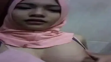 Dokumentasi Ukhti Hijab Pink Cantik Bersantai poster