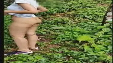 Gadis Cantik Pasrah Goyang Kasur Hujan Gerimis poster