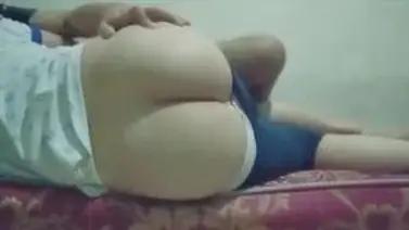 Gadis Mulus Cantik Pasrah Goyang Kasur Peraduan poster