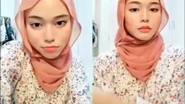 Gadis Pelayan Cantik Pasrah Goyang Kasur poster
