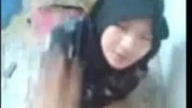 Penampilan Memukau Amina Fara Di Kasur poster