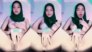 Sarah Jilbab Toket Gede Asik Main Sendirian poster