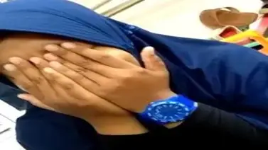 Ukhti Hijab Biru Cantik Pasrah Goyang Kasur poster