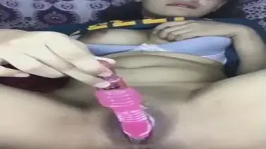 Ukhti Hijab Kuning Cantik Live Bersantai Kasur poster