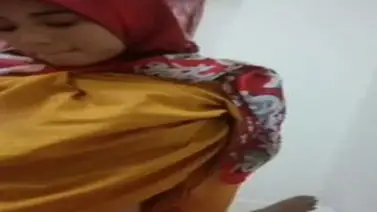 Ukhti Melayu Hijab Red Cantik Live Bersantai Kasur poster